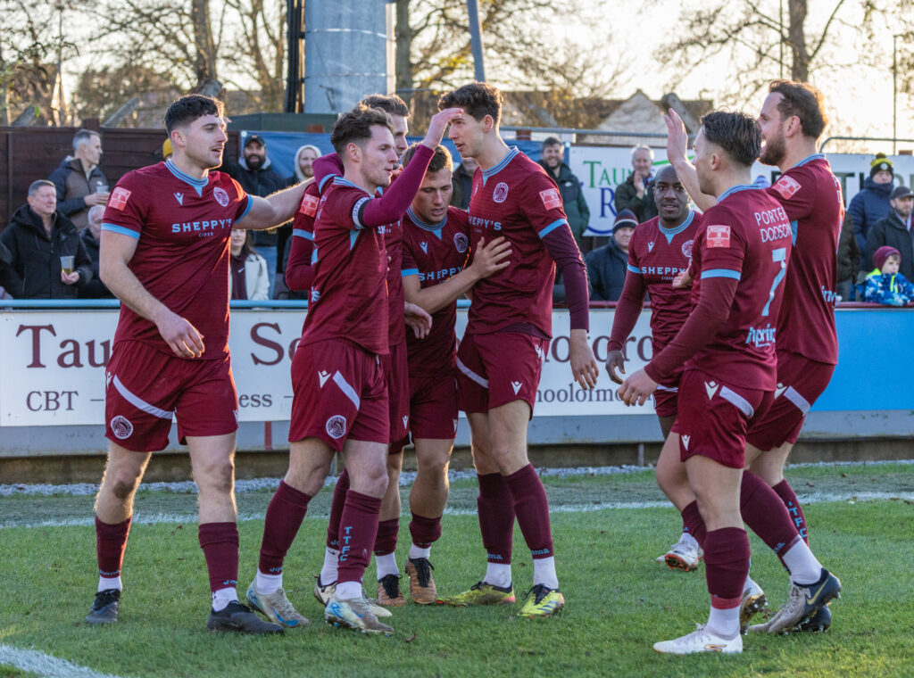 players-celebrating-gloucester-win