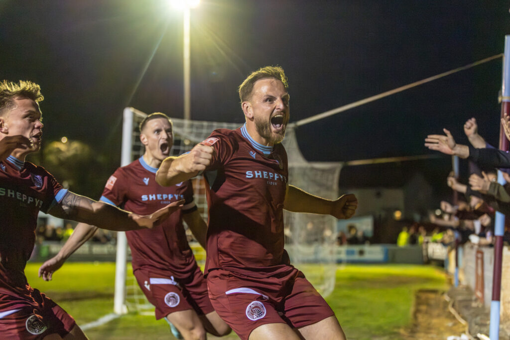 jamie-richards-goal-farnham-town